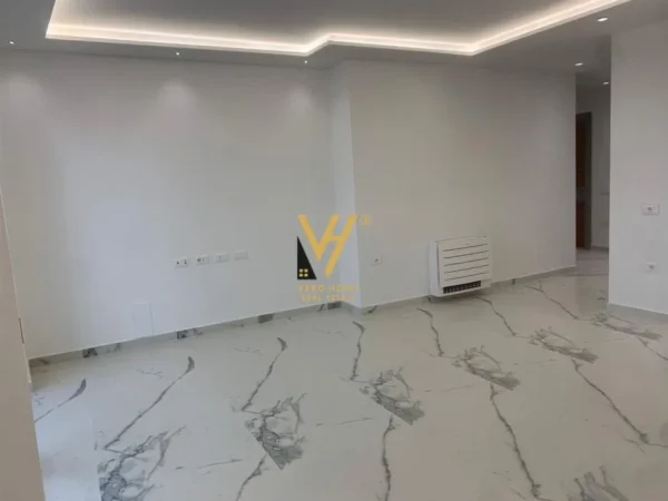 Tirane, jepet me qera zyre Kati 7, 106 m² 1.200 € (RRUGA MINE PEZA)