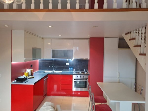Tirane, jepet me qera apartament duplex Dublex Kati 4, 110 m² 400 € (Liqeni Thate)