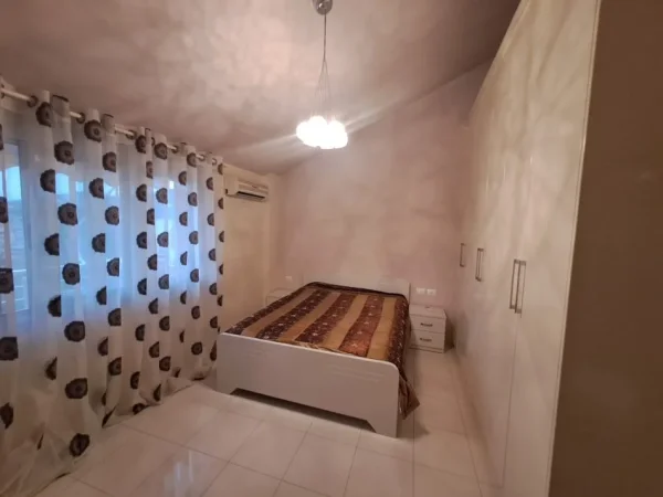 Tirane, jepet me qera apartament duplex Dublex Kati 4, 110 m² 400 € (Liqeni Thate)