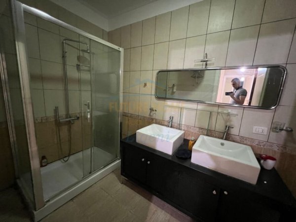 Tirane, jepet me qera apartament 1+1+Ballkon Kati 1, 142 m² 500 € (Liqeni i Thate)