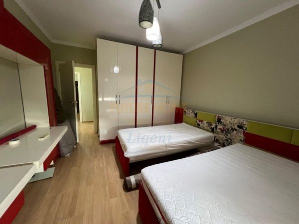 Tirane, jepet me qera apartament 1+1+Ballkon Kati 1, 142 m² 500 € (Liqeni i Thate)