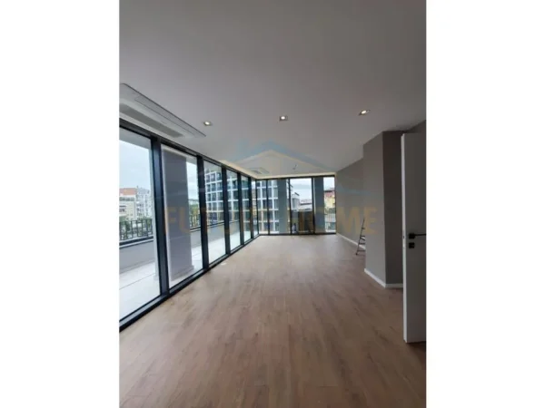 Tirane, jepet me qera apartament 2+1 Kati 3, 105 m² 1.300 € (Depo, Lake View)