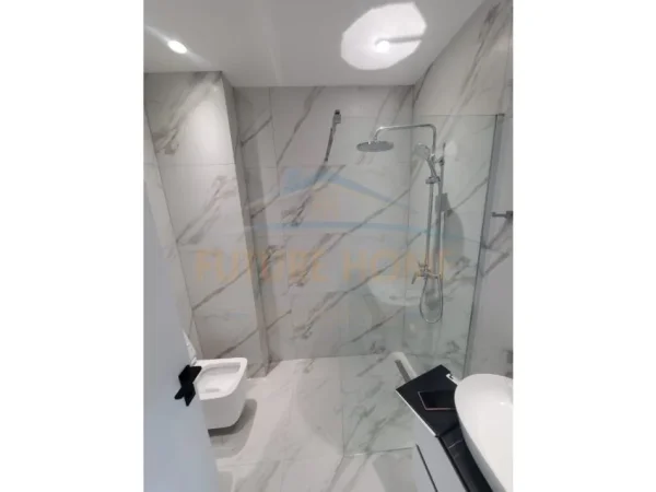 Tirane, jepet me qera apartament 2+1 Kati 3, 105 m² 1.300 € (Depo, Lake View)