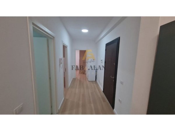 Tirane, jepet me qera apartament 2+1 Kati 9, 650 € (Ish Fusha e Aviacionit)