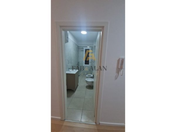 Tirane, jepet me qera apartament 2+1 Kati 9, 650 € (Ish Fusha e Aviacionit)
