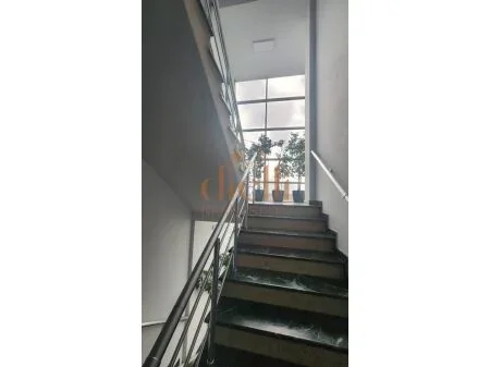 Tirane, jepet me qera ambjent biznesi Kati 5, 715 m² cmimi 12€ m2 (Unaza e Vogel, Tirane)