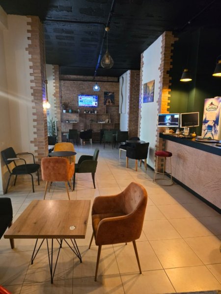 Tirane, jepet me qera lokal Kati 0, 150 m² 600 € (21 dhjetori)