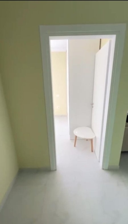 Tirane, jepet me qera apartament 1+1 Kati 2, 65 m² 450 € (kamez)