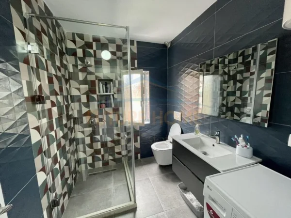Tirane, shitet apartament 3+1 Kati 5, 103 m² 190.000 € (RRUGA E ELBASANIT)