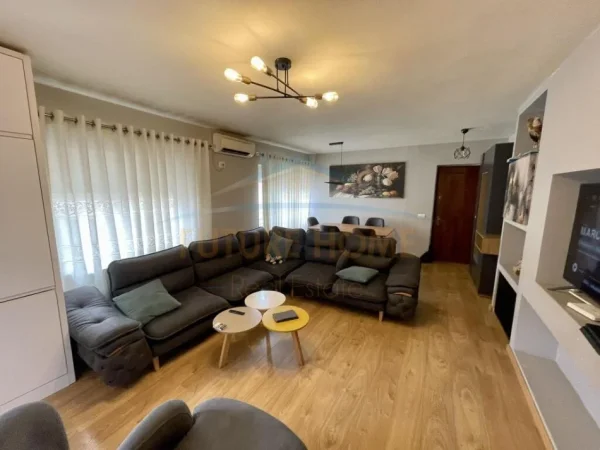 Tirane, shitet apartament 3+1 Kati 5, 103 m² 190.000 € (RRUGA E ELBASANIT)