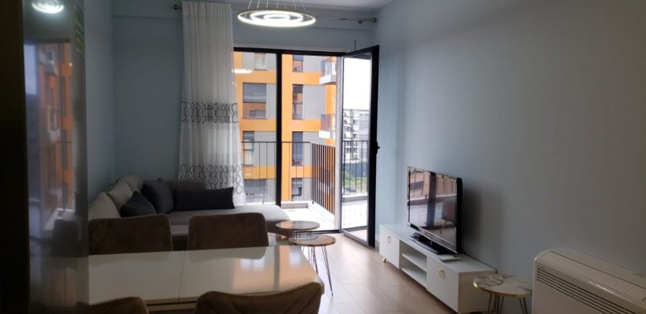Tirane, jepet me qera apartament 1+1 Kati 7, 65 m² 500 € (Xhamllik)
