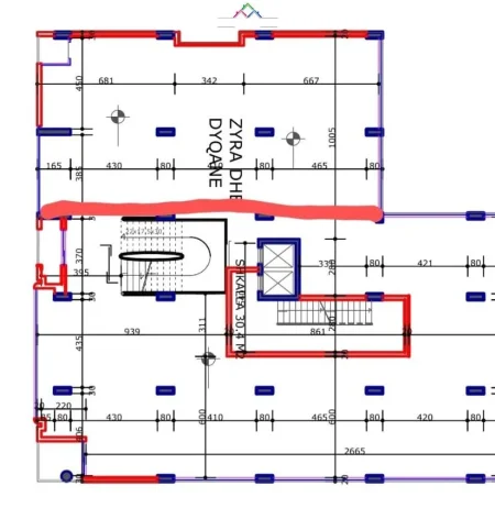 Tirane, jepet me qera zyre Kati 2, 800 m² 7.500 € (rruga e kavajes)