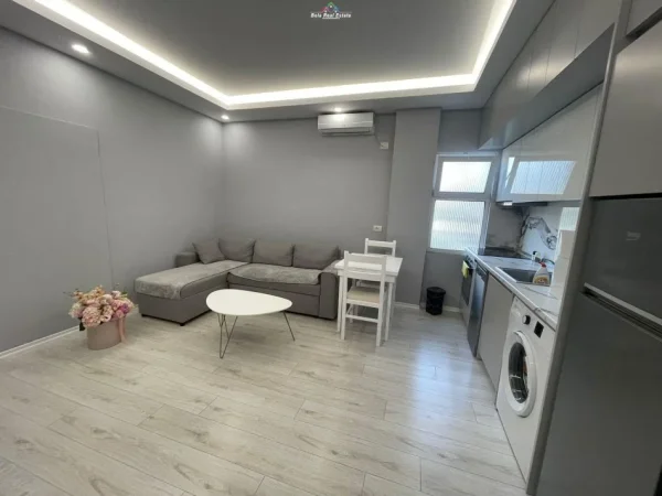 Tirane, jepet me qera apartament 1+1 Kati 4, 50 m² 450 € (21 dhjetori)