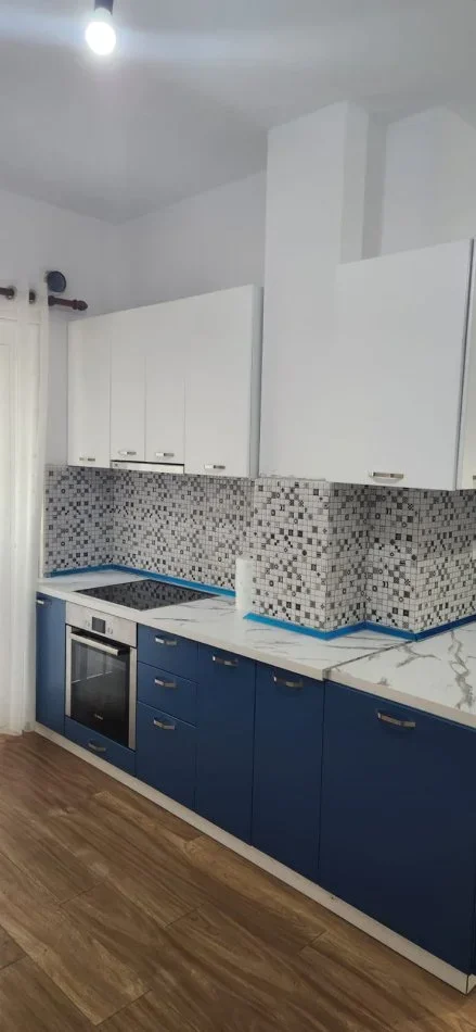 Tirane, jepet me qera garsonier 1+1 Kati 2, 33 m² 300 € (Kompleksi Mangalem)