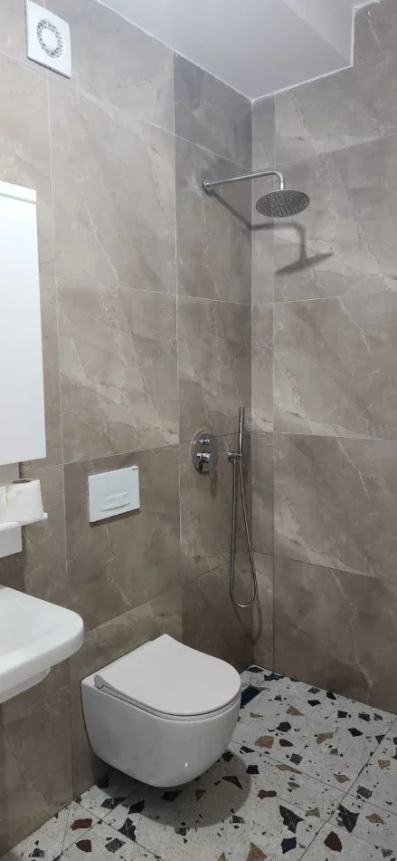 Tirane, jepet me qera garsonier 1+1 Kati 2, 33 m² 300 € (Kompleksi Mangalem)