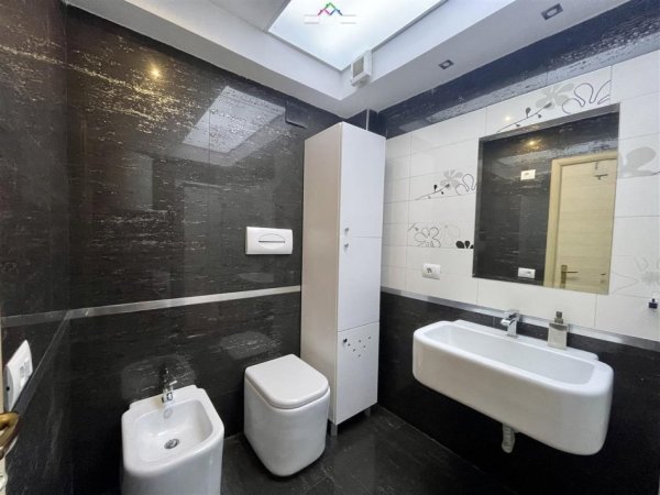 Tirane, jepet me qera apartament 1+1+Ballkon Kati 6, 60 m² 600 € (21 dhjetori)