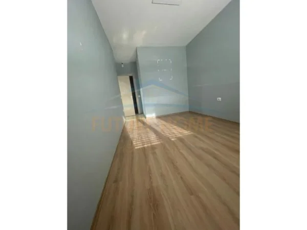 jepet me qera ambjent biznesi , 101 m² 400 € (Kinostudio)