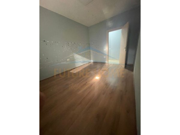 jepet me qera ambjent biznesi , 101 m² 400 € (Kinostudio)