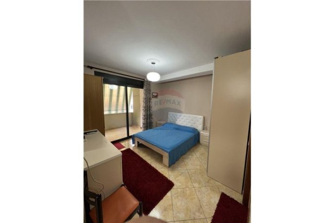 Tirane, jepet me qera apartament 2+1+Ballkon Kati 2, 116 m² 600 € (Ibrahim Kodra)