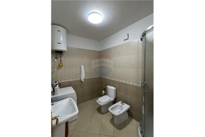Tirane, jepet me qera apartament 2+1+Ballkon Kati 2, 116 m² 600 € (Ibrahim Kodra)