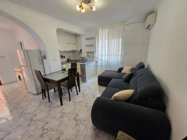 Tirane, shitet apartament 1+1+Ballkon Kati 3, 50 m² 88.000 € (Hoxha tahsim)