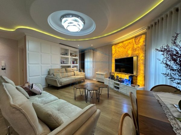 Tirane, jepet me qera apartament 2+1 Kati 4, 104 m² 600 € (Ali Dem)