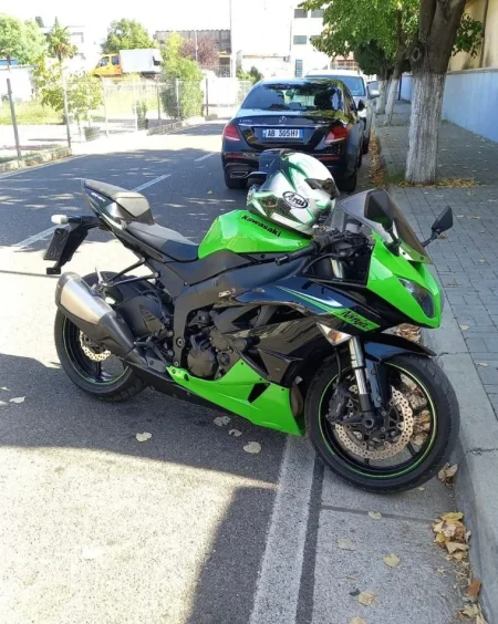 Shkoder, shitet Motociklete gare kawasaki ninja , jeshile 100.000 km