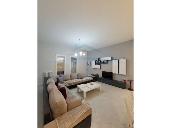 jepet me qera 3 Katshe Kati 3, 302 m² 800 € (Tufine)