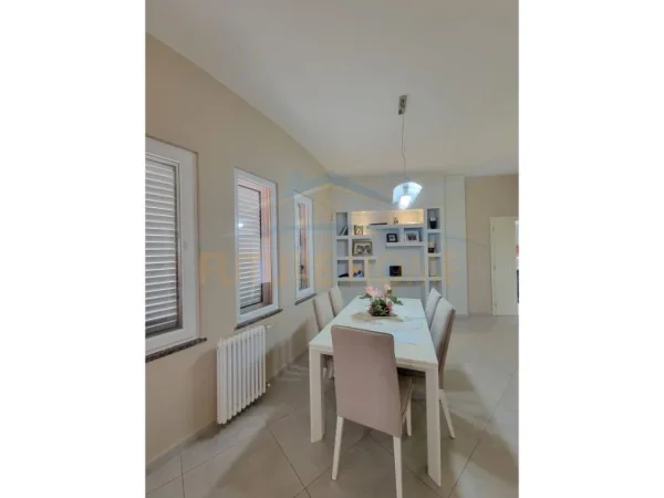jepet me qera 3 Katshe Kati 3, 302 m² 800 € (Tufine)
