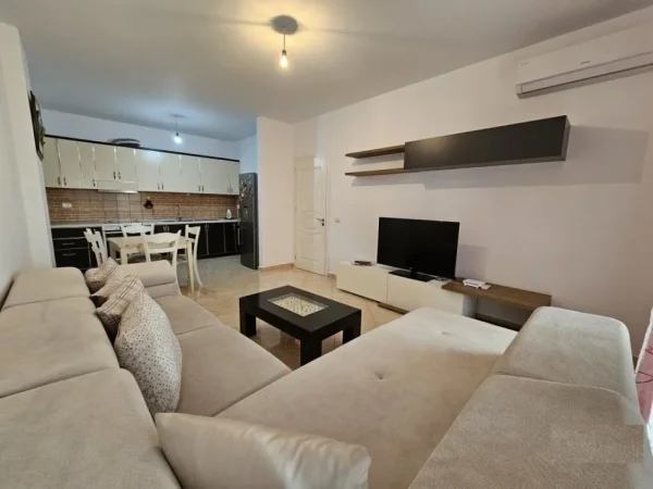 Tirane, jepet me qera apartament 2+1 Kati 8, 95 m² 400 € (Pallatet cabej)