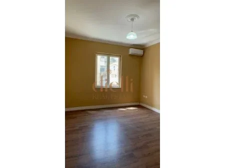 Tirane, jepet me qera apartament 2+1+Ballkon Kati 2, 87 m² 850 € (Bllok)