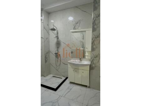 Tirane, jepet me qera apartament 2+1+Ballkon Kati 2, 87 m² 850 € (Bllok)