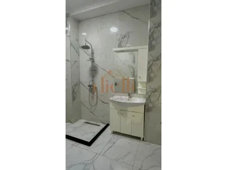 Tirane, jepet me qera apartament 2+1+Ballkon Kati 2, 87 m² 850 € (Bllok)