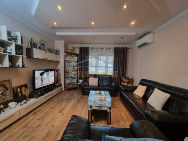 Tirane, jepet me qera apartament 2+1 Kati 2, 112 m² 600 € (Muhamet Gjollesha)