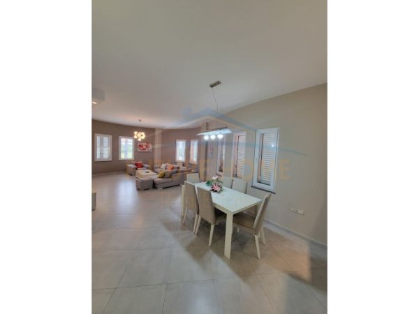 Tirane, jepet me qera Vile 4+1+Ballkon , 348 m² 800 € (Tufine)