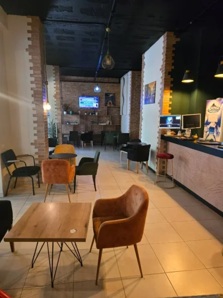 Tirane, jepet me qera lokal Kati 0, 150 m² 600 € (21 Dhjetori)