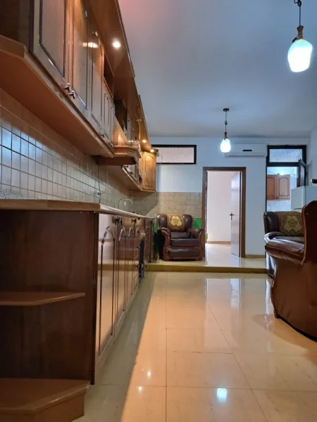 Tirane, jepet me qera apartament 2+1+Ballkon Kati 5, 100 m² 600 € (RRUGA E ELBASANIT)