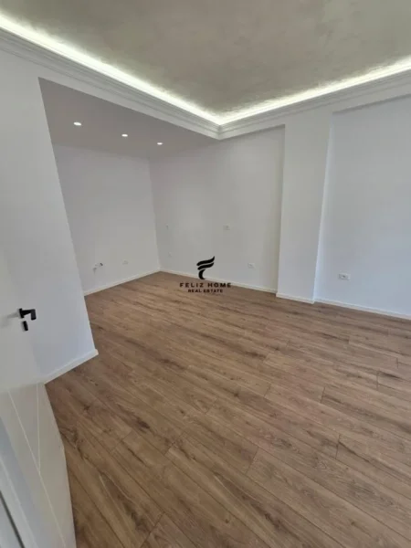 Tirane, shitet apartament 2+1+Ballkon Kati 7, 96 m² 210.000 € (RRUGA E KAVAJES)
