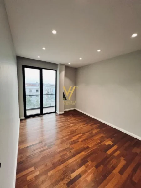 Tirane, jepet me qera Vile Kati 0, 900 m² 4.300 € (SAUK)