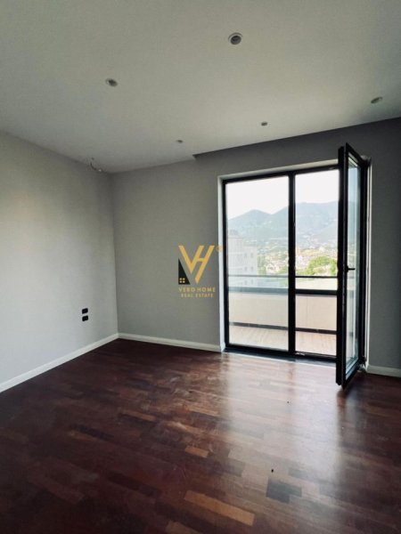 Tirane, jepet me qera Vile Kati 0, 900 m² 4.300 € (SAUK)