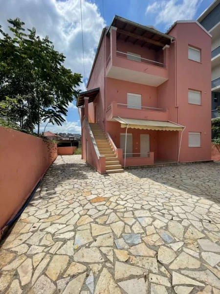 Tirane, shitet Vile 3 Katshe , 375 m² 305.000 € (PORCELAN)