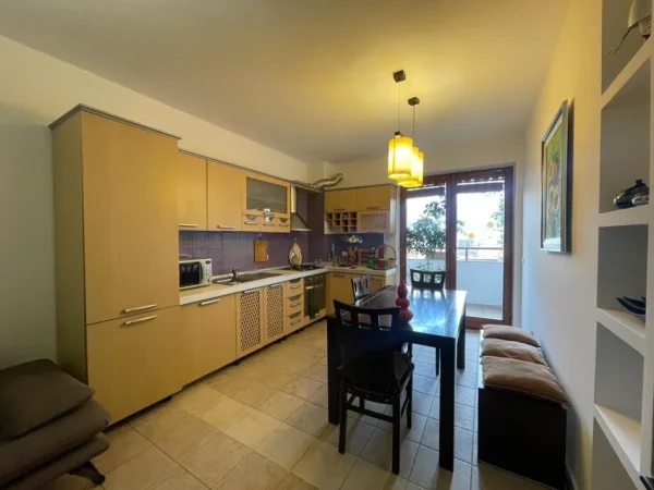 Tirane, jepet me qera apartament 2+1+Ballkon Kati 14, 75 m² 500 € (Bulevardi zogu i 1 , prane bar kafe new york)