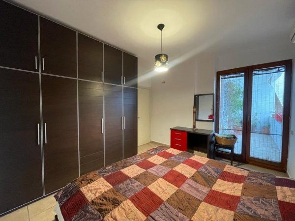 Tirane, jepet me qera apartament 2+1+Ballkon Kati 14, 75 m² 500 € (Bulevardi zogu i 1 , prane bar kafe new york)