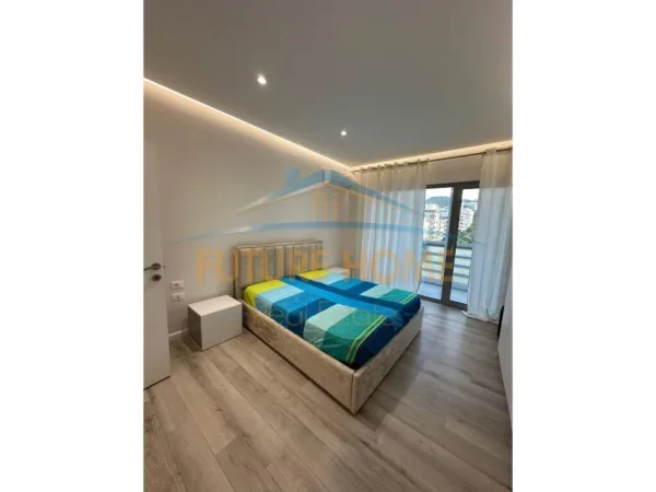 Tirane, jepet me qera apartament 1+1+Ballkon Kati 5, 66 m² 700 € (Rruga e Kosovareve)