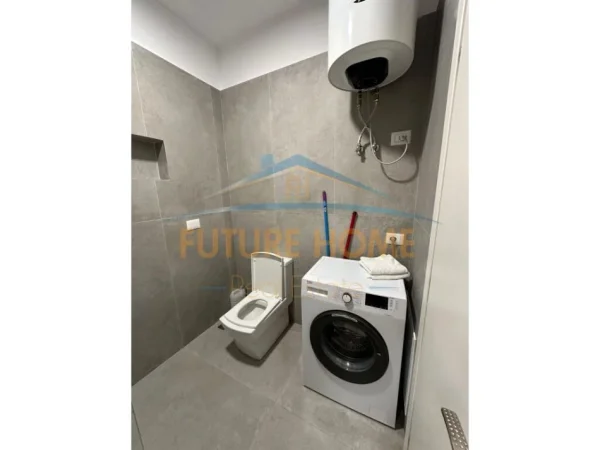 Tirane, jepet me qera apartament 1+1+Ballkon Kati 5, 66 m² 700 € (Rruga e Kosovareve)