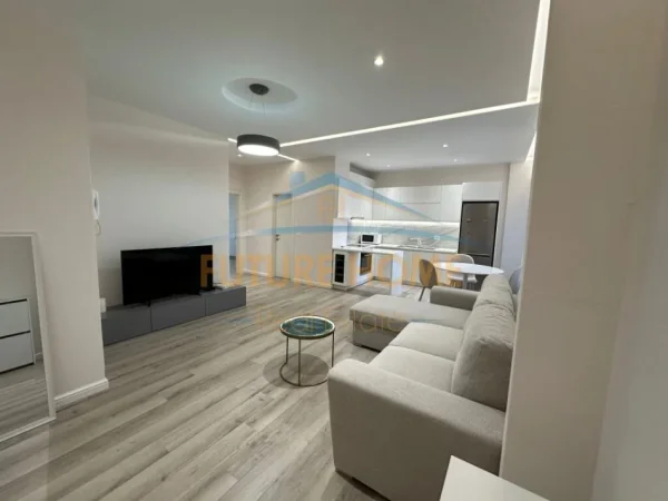 Tirane, jepet me qera apartament 1+1+Ballkon Kati 5, 66 m² 700 € (Rruga e Kosovareve)
