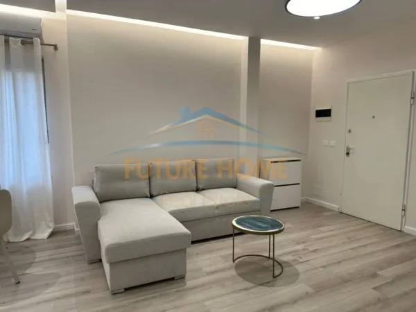 Tirane, jepet me qera apartament 1+1+Ballkon Kati 5, 66 m² 700 € (Rruga e Kosovareve)