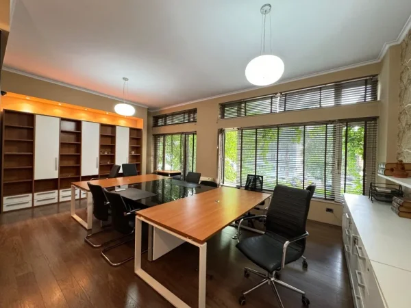 Ambient Biznesi me Qira tek Ish Ekspozita,1500€/muaj i Diskutueshëm!