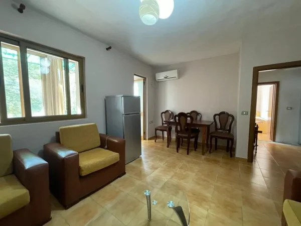 Tirane, jepet me qera apartament 1+1+Ballkon Kati 2, 70 m² 400 € (ali demi)
