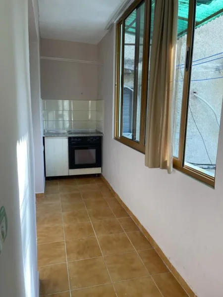 Tirane, jepet me qera apartament 1+1+Ballkon Kati 2, 70 m² 400 € (ali demi)